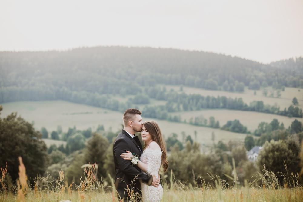 Slow wedding - Kameralny ślub w górach na Dolnym Śląsku • Stronie Śląskie • Sandra i Damian   - fotograf Wrocław | Pudełko Wspomnień